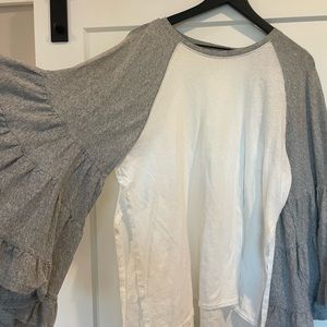 Flare sleeve baseball tee